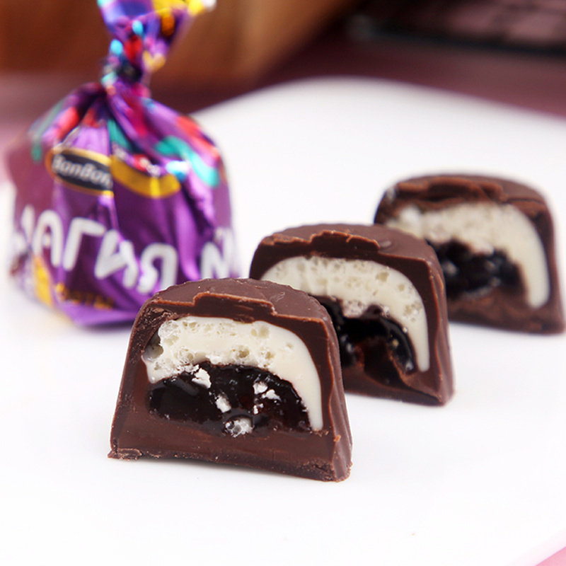 进口俄罗斯黑加仑巧克力夹心夹心糖糖果蔓越花生奶油喜糖