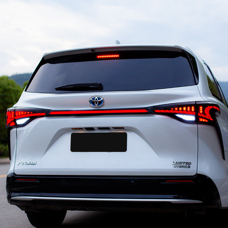 尾灯适用于21-22款丰田田赛总成改装塞纳led贯穿尾灯总成