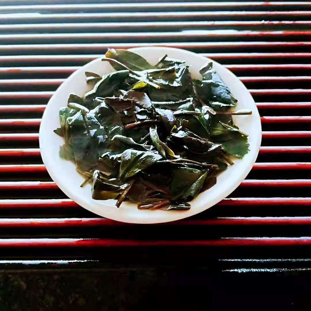 茶农直销勐海高山紫鹃普洱生茶紫娟白茶手撕饼普洱