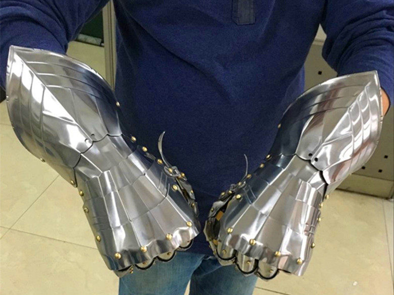 现货真人可戴中世纪哥特式不锈钢护手盔甲动漫coscosplay男装