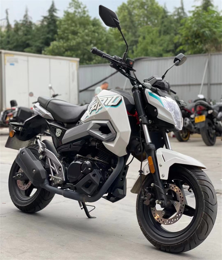 新款春风st狒狒125cc电喷摩托车男士燃油代步摩托车整车