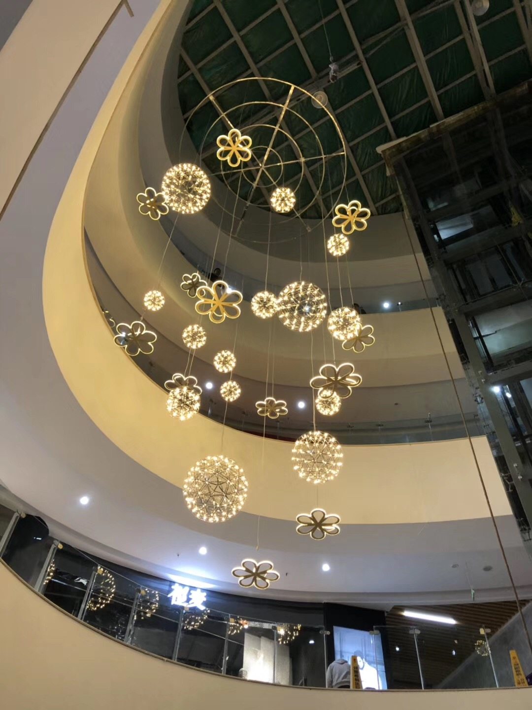 装饰专业美陈定制商场中庭吊饰购物中心天井led节日装扮用品