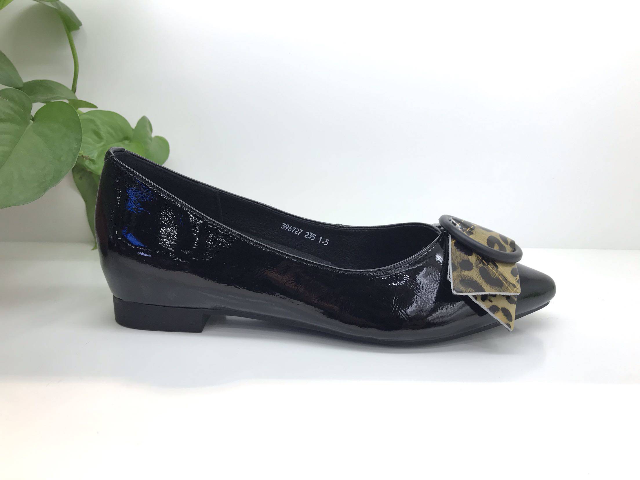 春达2020真皮春秋新款女鞋时尚浅口舒适平底单鞋