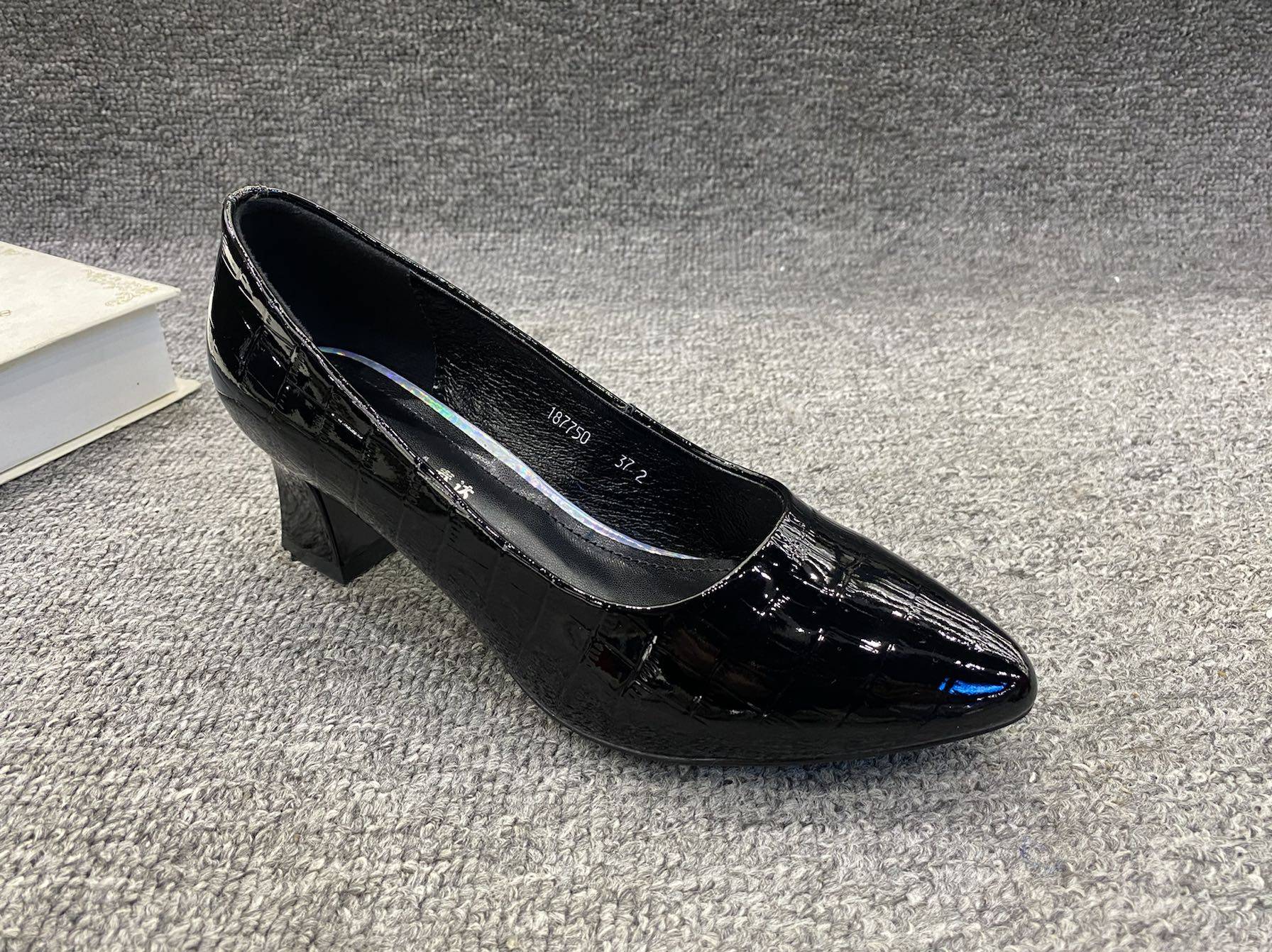 春秋进入店铺春达皮鞋精品店去领券购买使用期限:2024-04-30 23:59