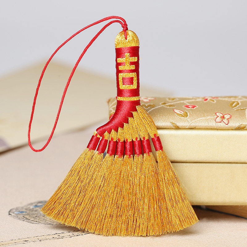 开光金扫帚挂件包挂抖音同款金扫把手机钥匙挂饰车挂本命年吉祥物