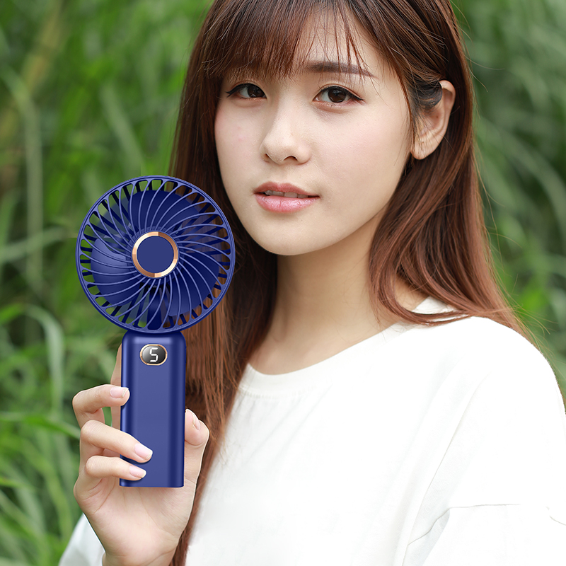 手拿情侣学生婴儿台式风力大风电池电风扇小电usb风扇