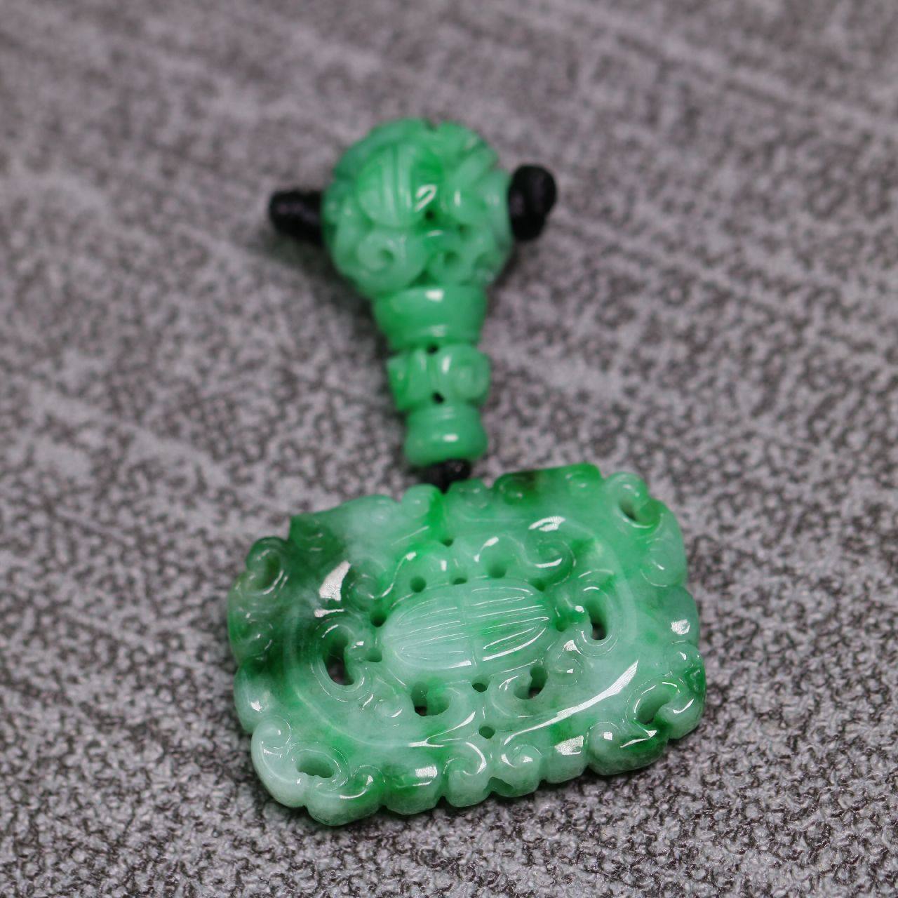 翡翠一套糯种飘辣天然货老镂空三通佛头配方其他