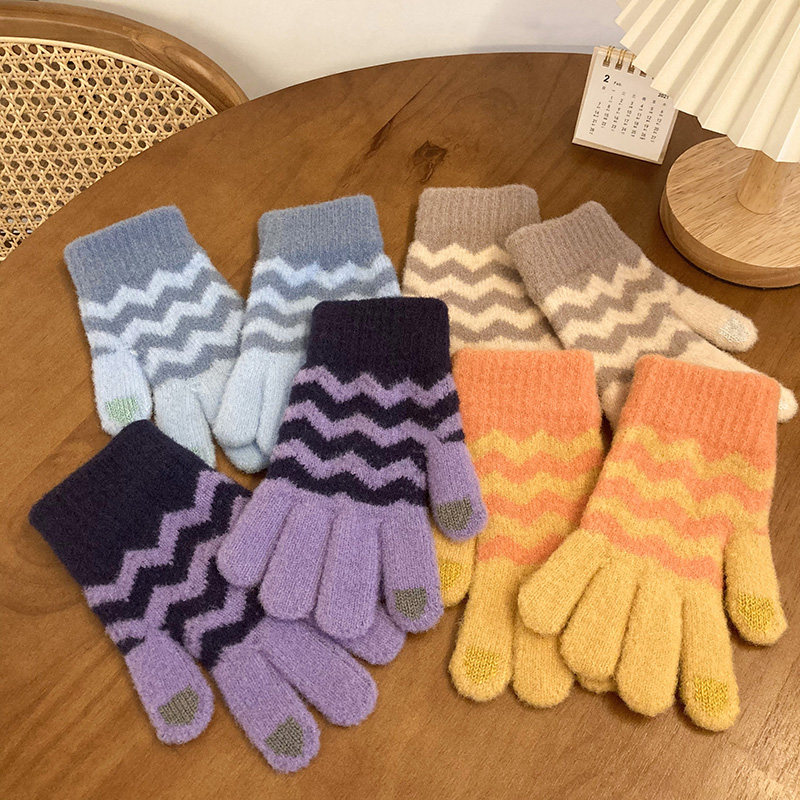 手套女士冬季新款五指针织保暖防寒可爱条纹手套