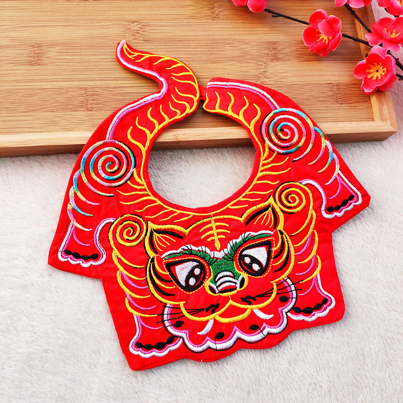 婴儿口水宝宝围嘴传统手工绣花老虎围兜满月小围嘴