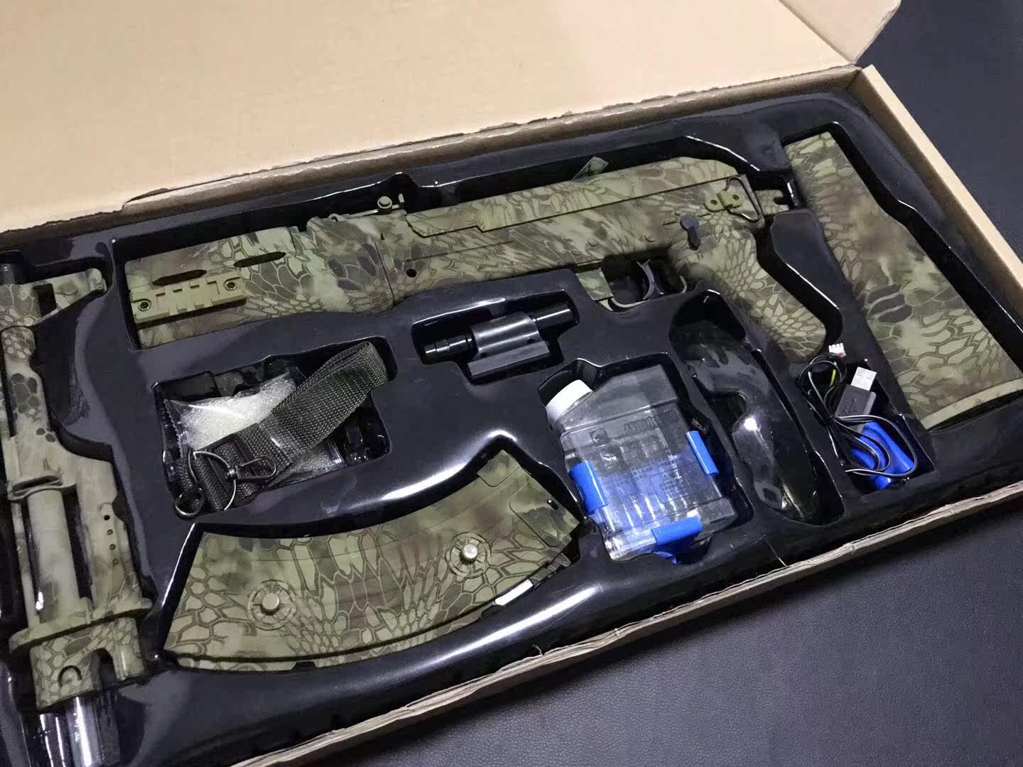 ak12突击步枪丛林蟒纹迷彩冲锋枪ak47下供弹连发对战小月亮水弹枪