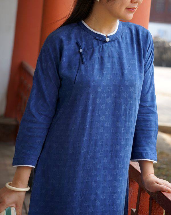 坐看柜中缘原创中式蓝色大襟清服长衫袍子铜氨民族服装