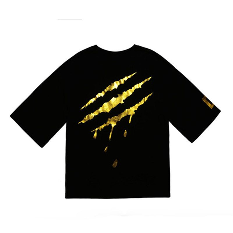 suamoment,新国潮代表,sua的logo是血爪,代表冷酷,锋利,果断和先进.