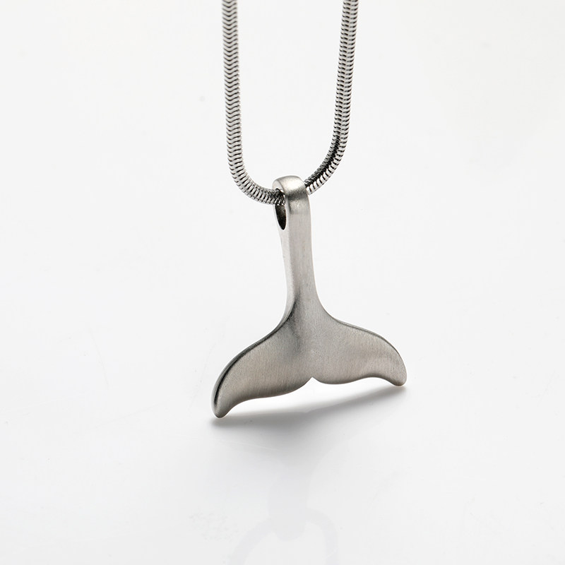 赫兹鲸鱼鱼尾吊坠钛钢蛇骨项链男学生百搭个性项链