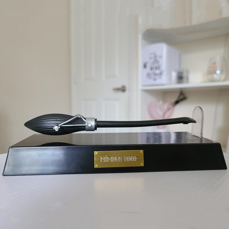 现货哈利波特联名周边飞天扫帚光轮2000悬浮笔火动漫挂件