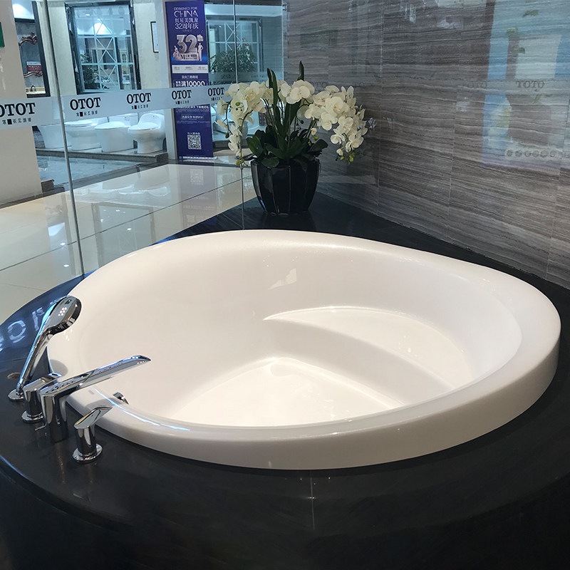 toto珠光浴缸16米圆形嵌入式成人家用泡澡浴盆普通浴缸