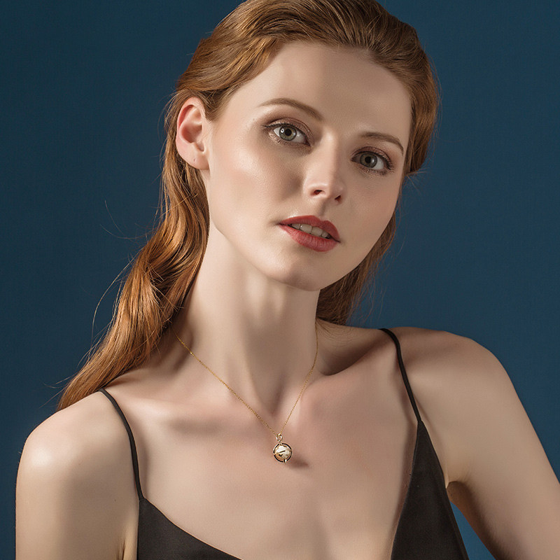 farrah黄白锁骨吊坠项链珊瑚donnah金黄白18k地球仪颈饰