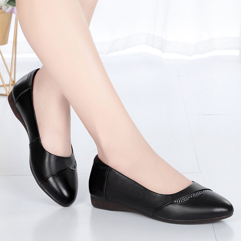 单鞋女春秋真皮舒适平跟平底中老年防滑浅口妈妈单鞋