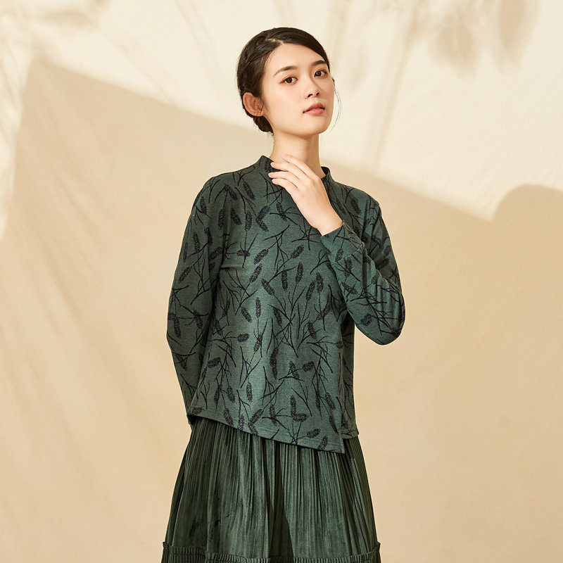 依伽依佳2020冬季新款通勤文艺印花立领长袖恤女t恤