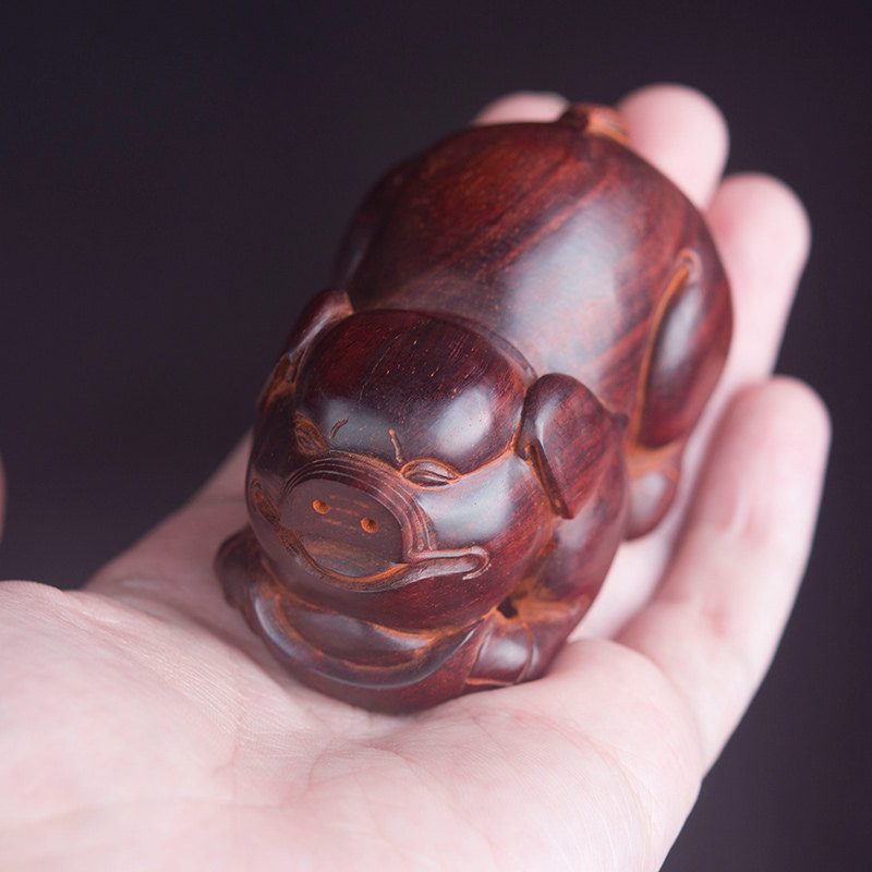 专享款印度小叶紫檀金猪手把件瘤疤老趣味文玩摆件