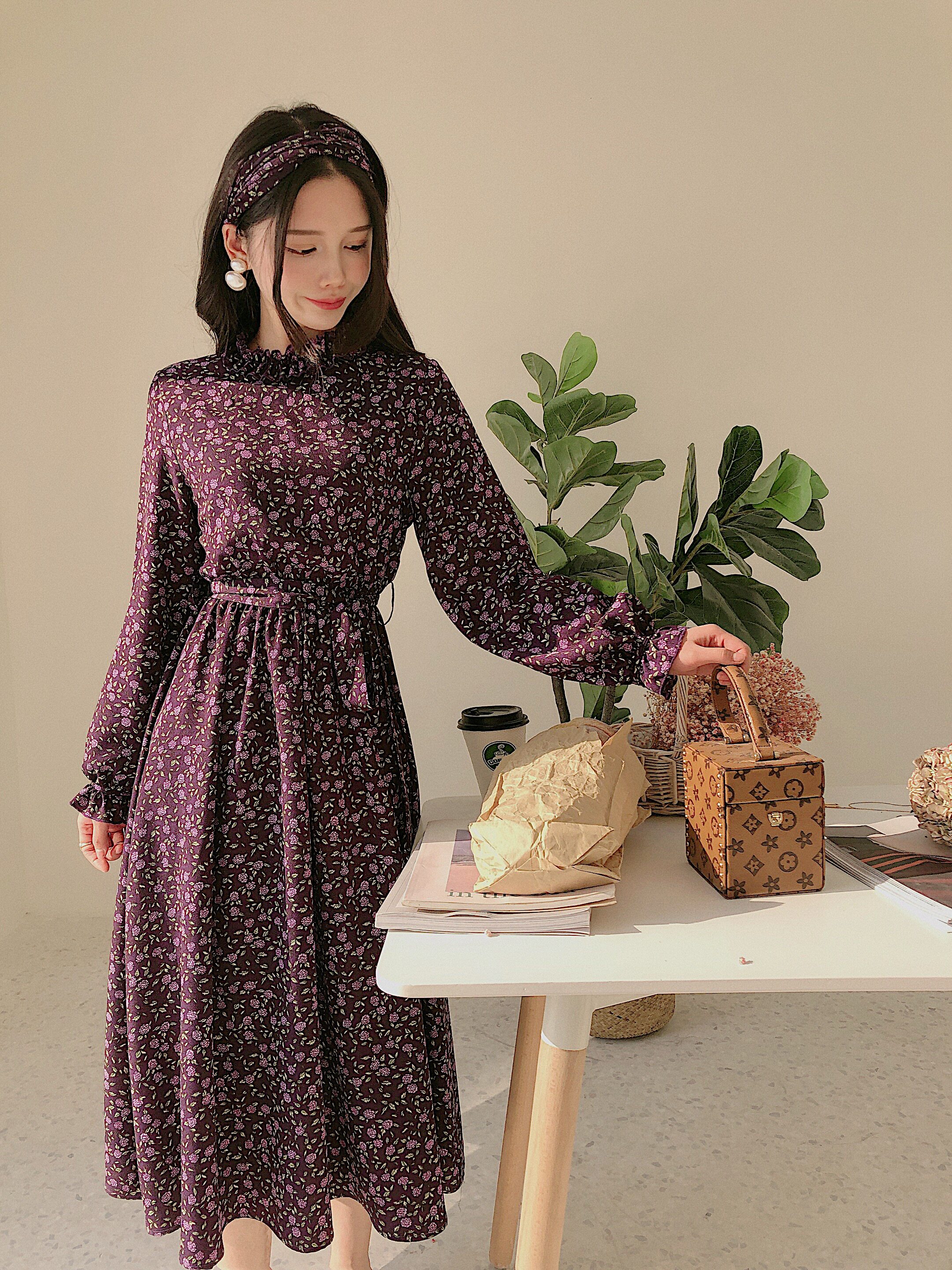 2020年新款紫色碎花连衣裙秋冬加绒打底法式修身连衣裙