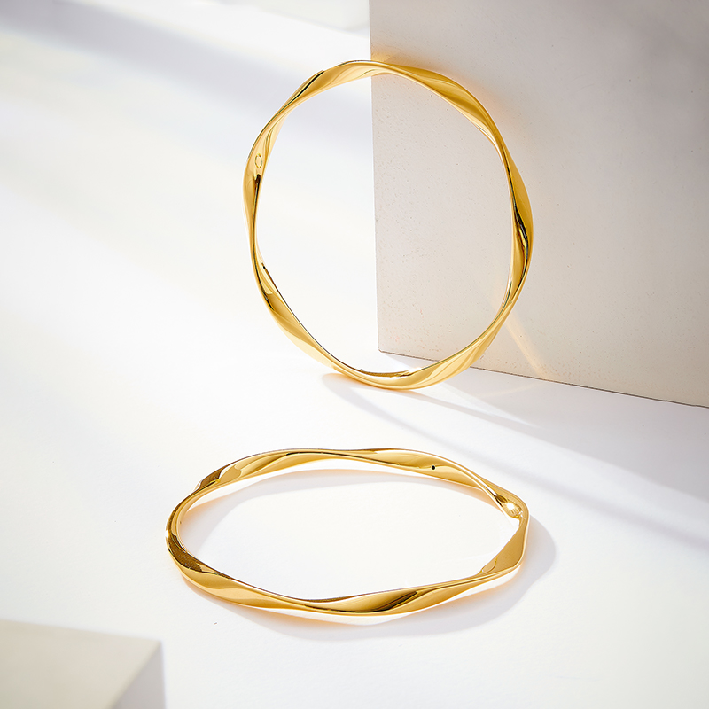 兴隆黄金莫比乌斯手镯5d无氢足金光面不规则素圈定价黄金手镯