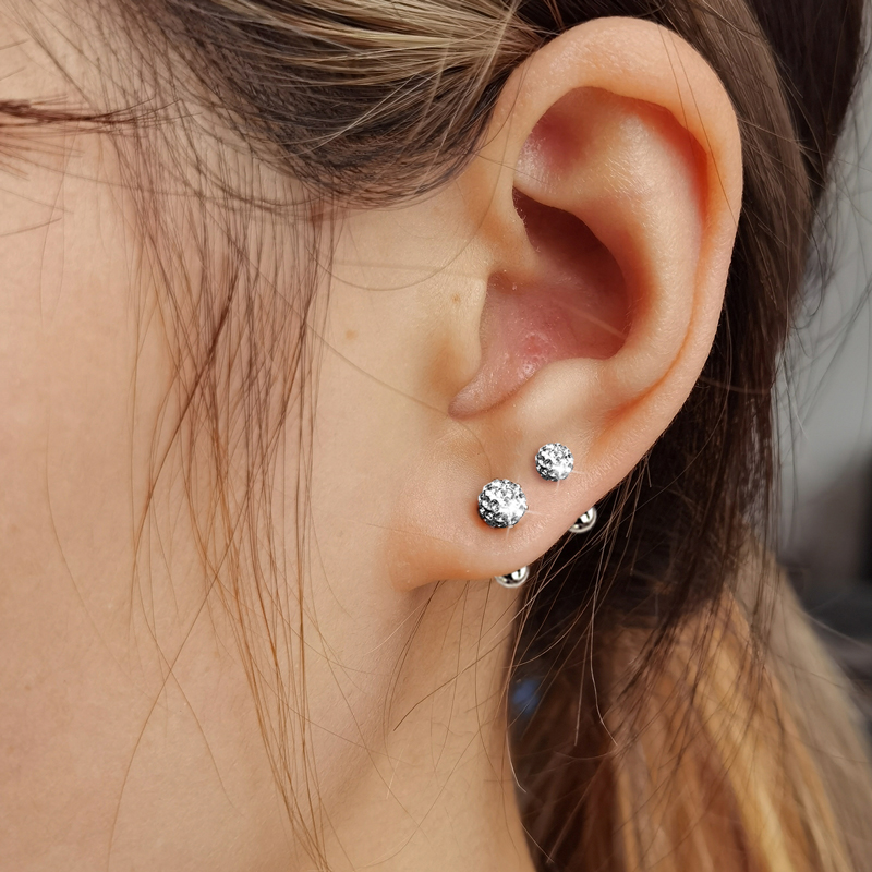 超闪耳骨钉女夏天2021新款螺丝拧扣精致满钻耳钉