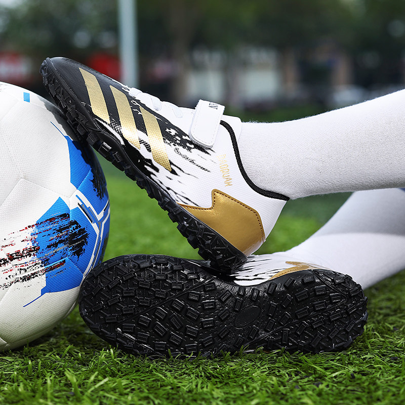 足球鞋宽脚短钉小学生专业比赛男孩魔术贴大童女足球鞋