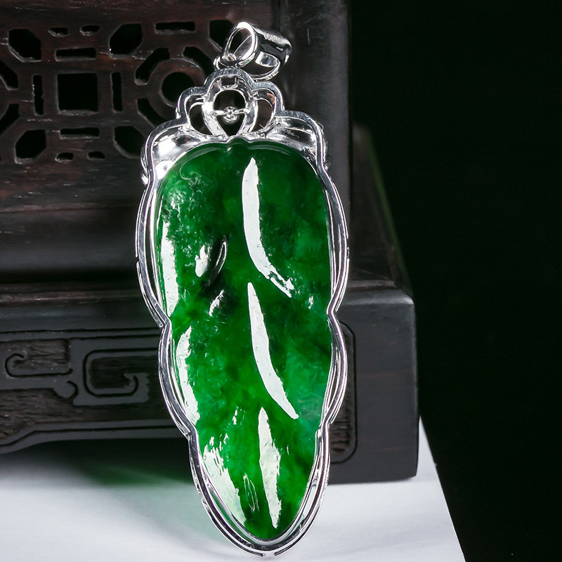 贵人天然翡翠金枝玉叶吊坠冰糯种满绿家大业业大玉石颈饰