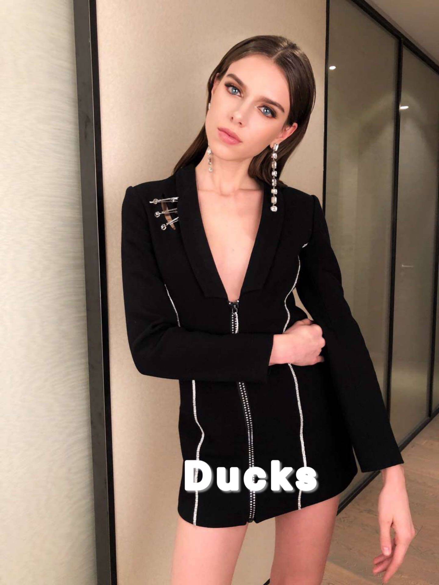 ducksnjnanajacqueline2019春夏新款手工镶钻羊毛西装西装