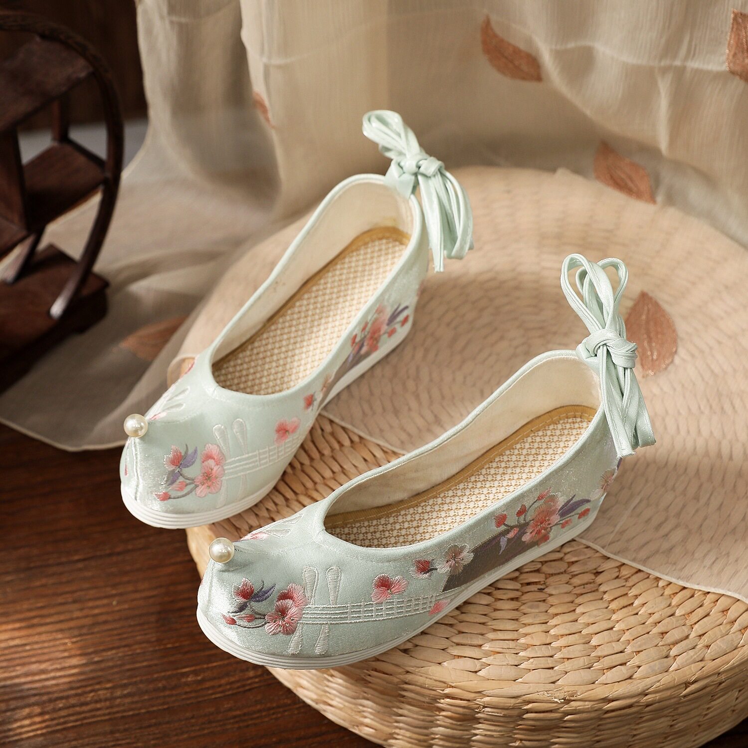 翘头弓鞋绣花鞋增高米内五厘月琴鞋子古风汉服女古典舞鞋