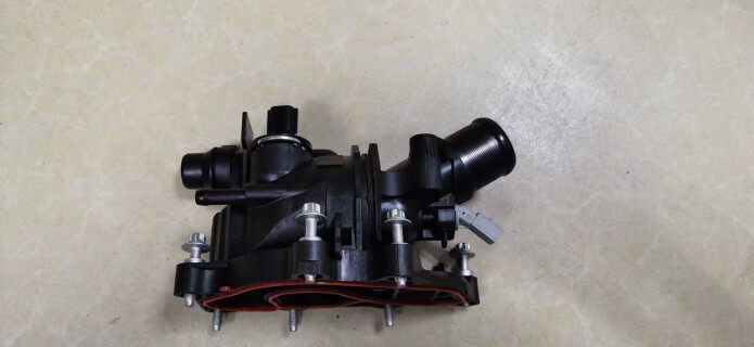 奔驰w204w212c180c200发动机e200e260lsk冷却节温节温器