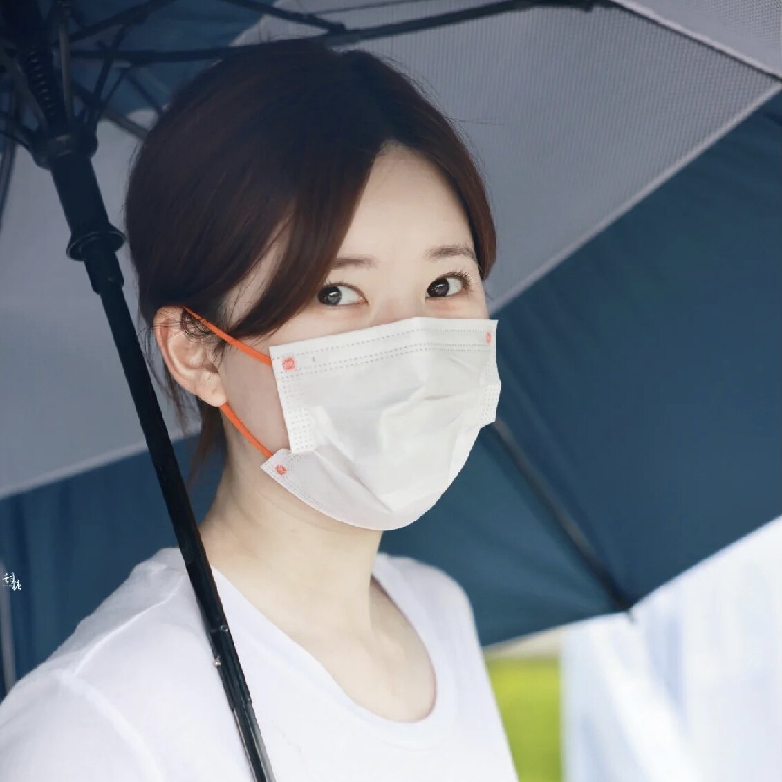 赵露思立高时尚撞色耳绳彩色成人颜值独立一次性口罩