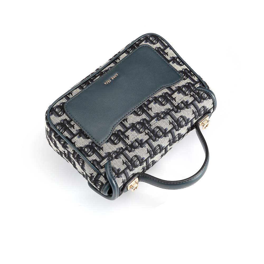 tata他她斜挎包单肩包女百搭复古时尚手提包2022通用款女包