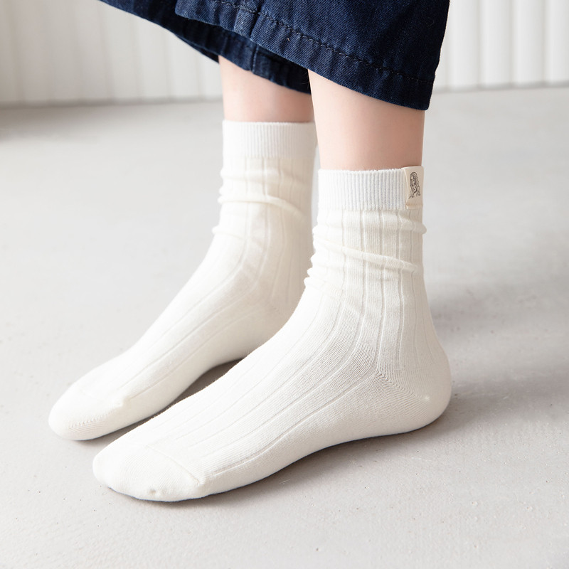 经典黑白色系中筒袜子长棉袜女秋冬款学院风条纹缝制小布标长筒袜