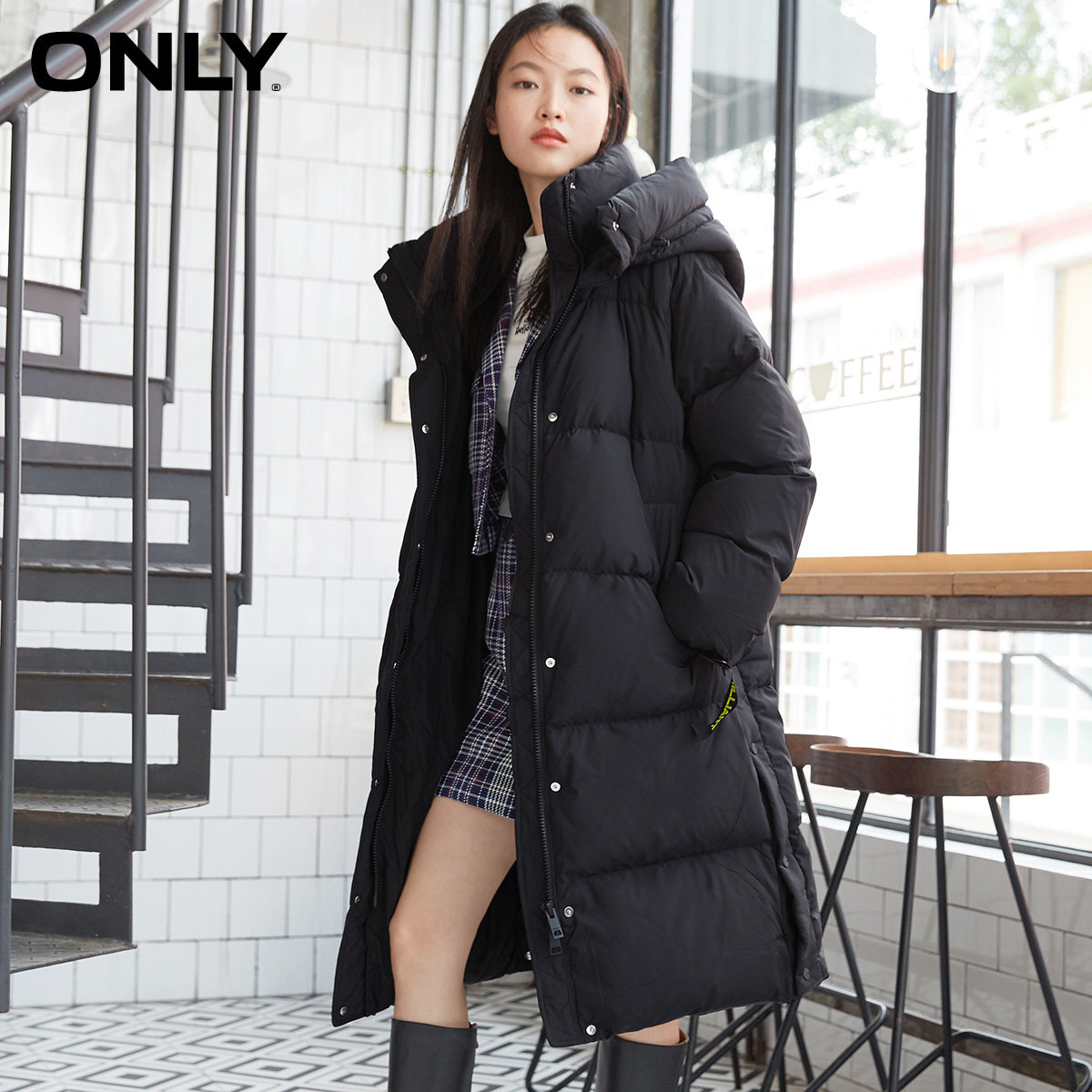 only2020字母印花休闲直筒白鸭绒鸭绒长款羽绒服119312550羽绒服