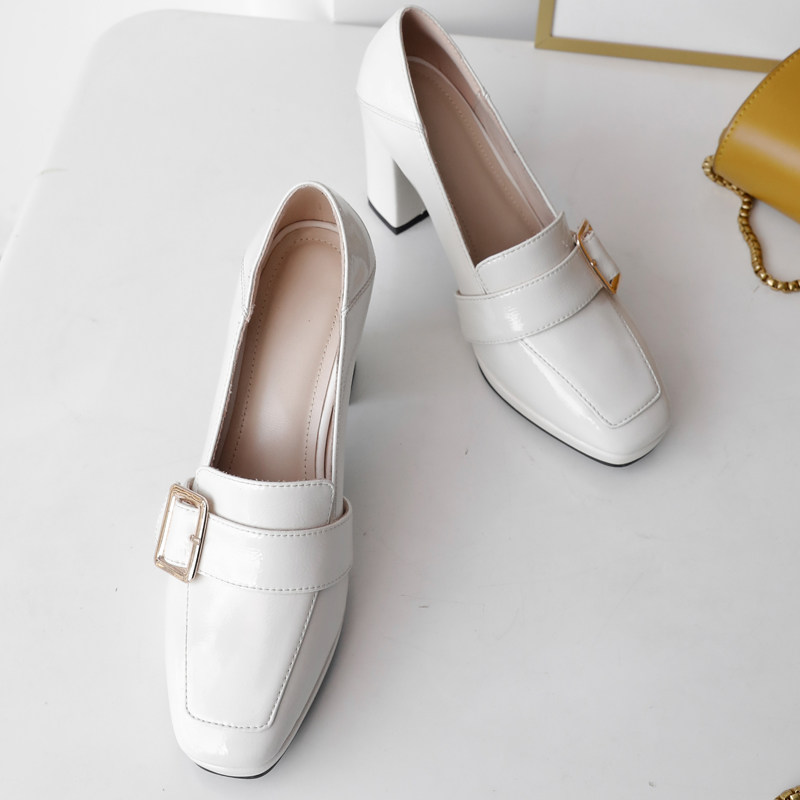 白色单鞋女漆皮皮鞋2021春秋新款真皮防水台粗时尚休闲鞋