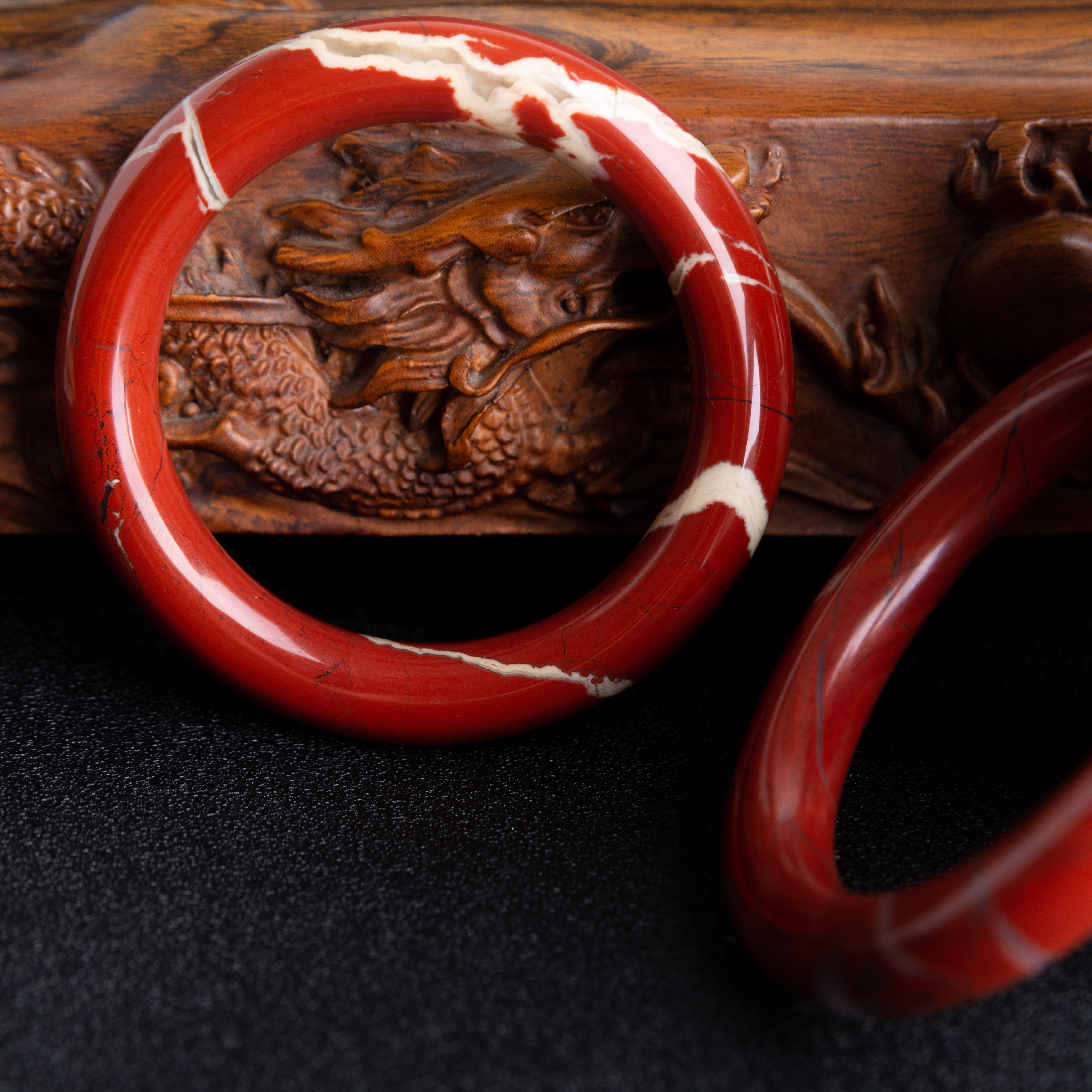 海宝珠宝复古中国红旺夫南非红碧玉圆条手镯天然正品直播间专拍