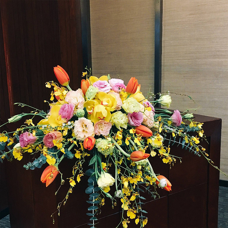 深圳广州北京成都活动演讲签到台花会议桌摆花商务用花