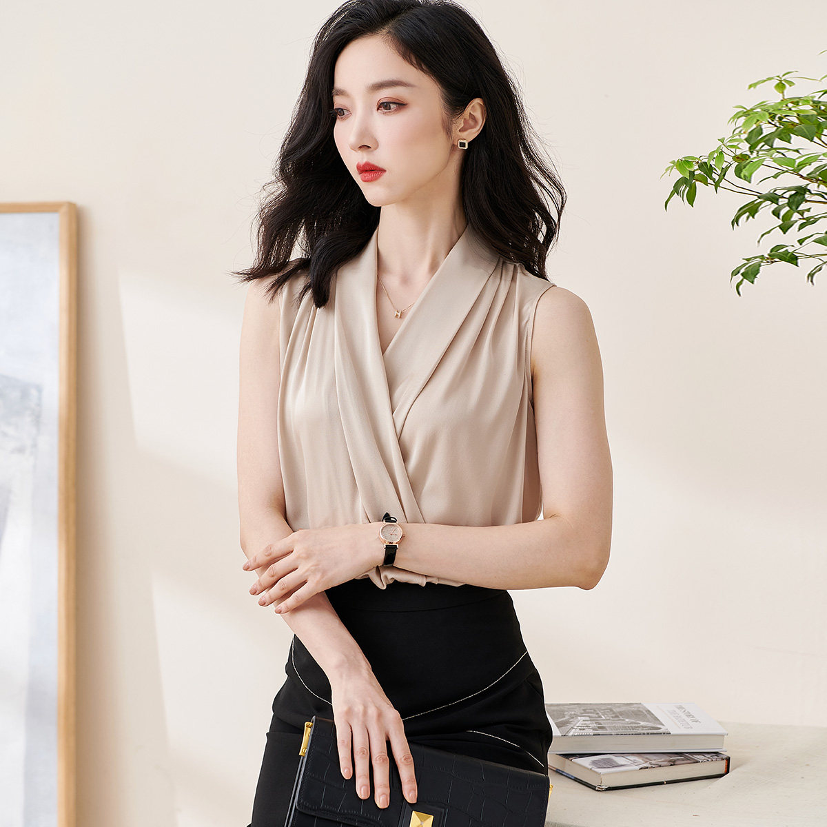 米思阳2023夏季新款交叉剪裁v领衬衣气质纯色无袖真丝衬衫女1526