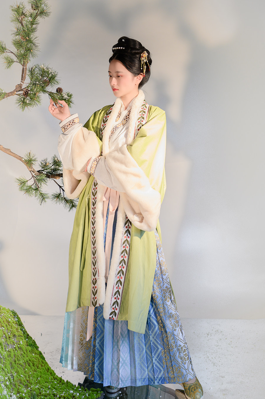 禅山原创汉服宋制长干寺醉妆秋冬季兔毛灯芯绒暖和汉服