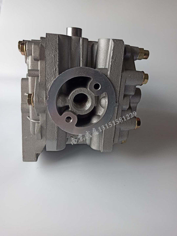 南京依维柯得意宝迪发动机附件发动机机油泵原厂底座机油泵