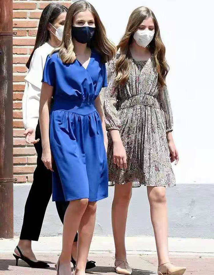 西班牙莱昂诺尔公主同款蓝色连衣裙2022夏装欧美连衣裙