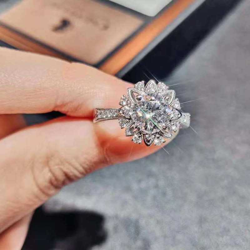 梵誓oneswear玛格丽特18k金一克拉女钻石戒指求婚结婚情侣钻戒