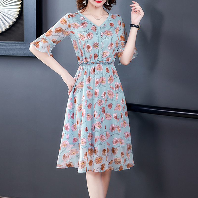 35岁长裙女装气质碎花过膝妈妈夏裙新款台湾中老年女装