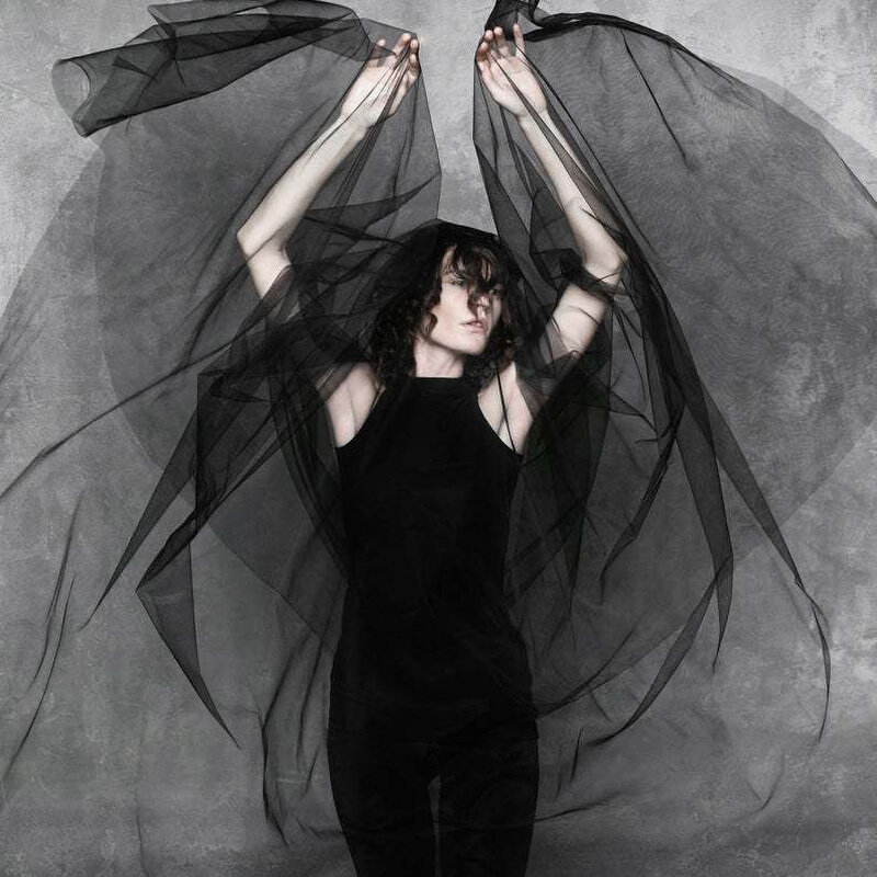 新疆西藏包邮黑色头纱软纱遮面素纱婚纱摄影道具头纱