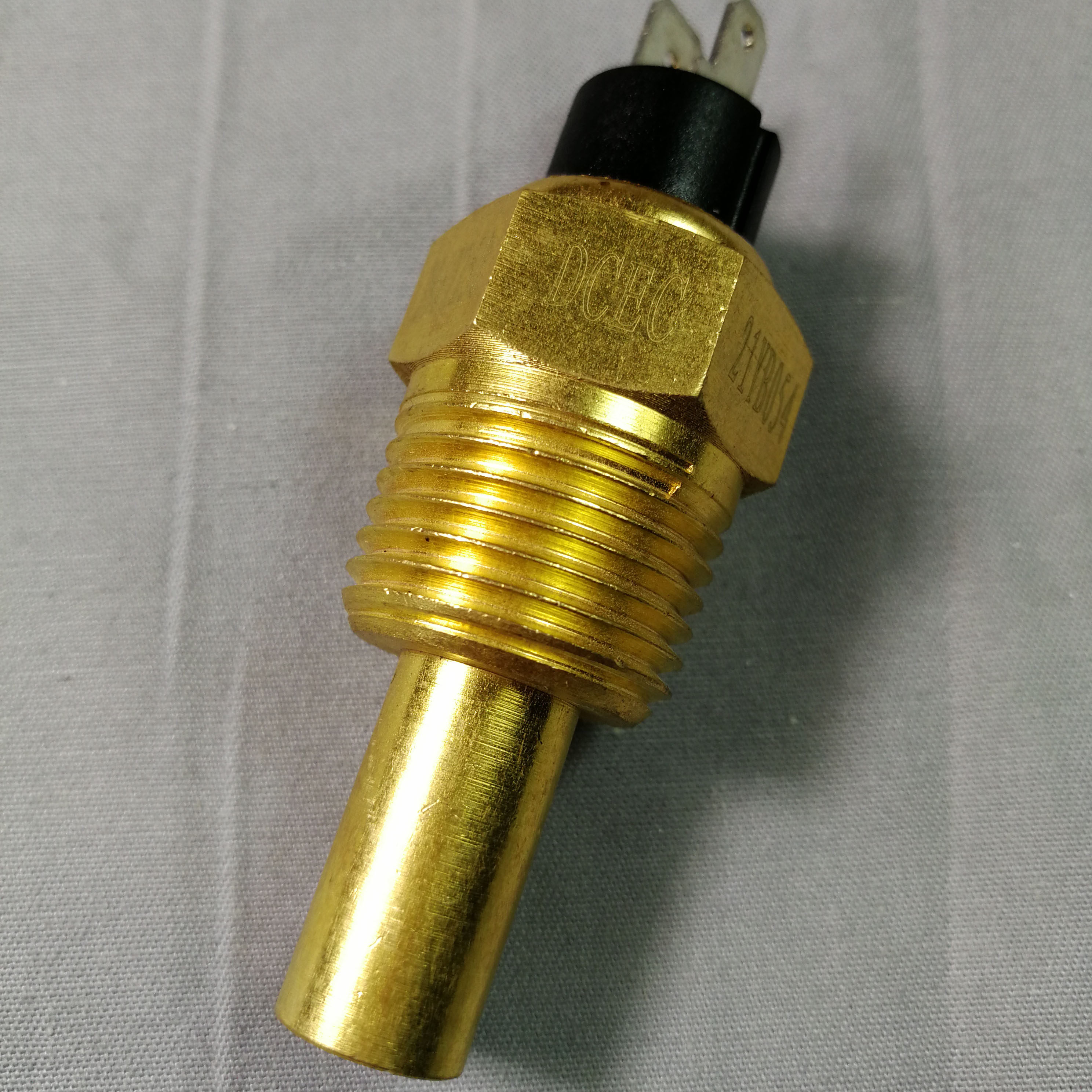 特惠东风商用上柴玉柴康明斯6bt发动机配件温度汽车传感器