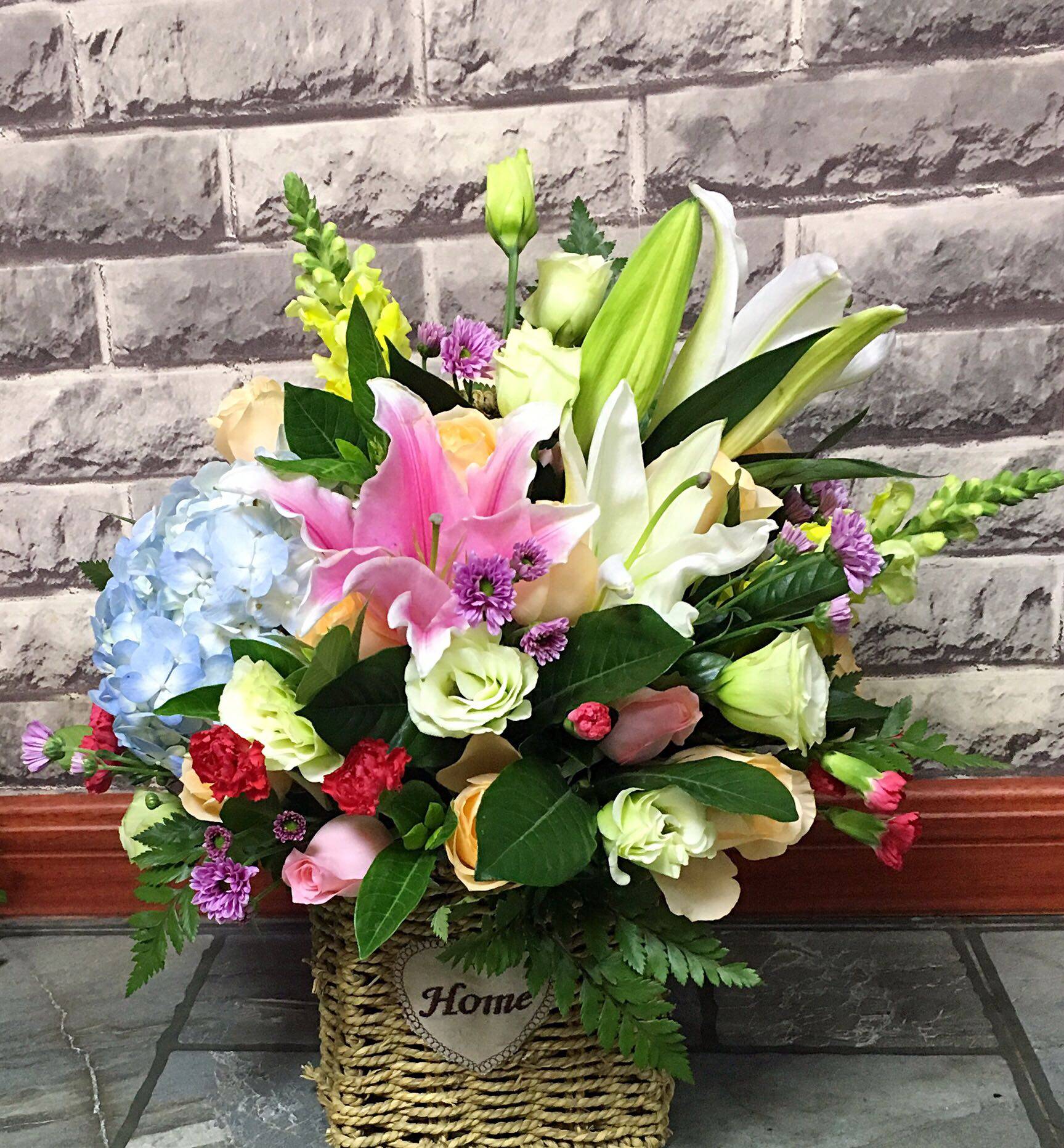 天津实体鲜花店配送速递高档宴会桌花圆形花环商务用花