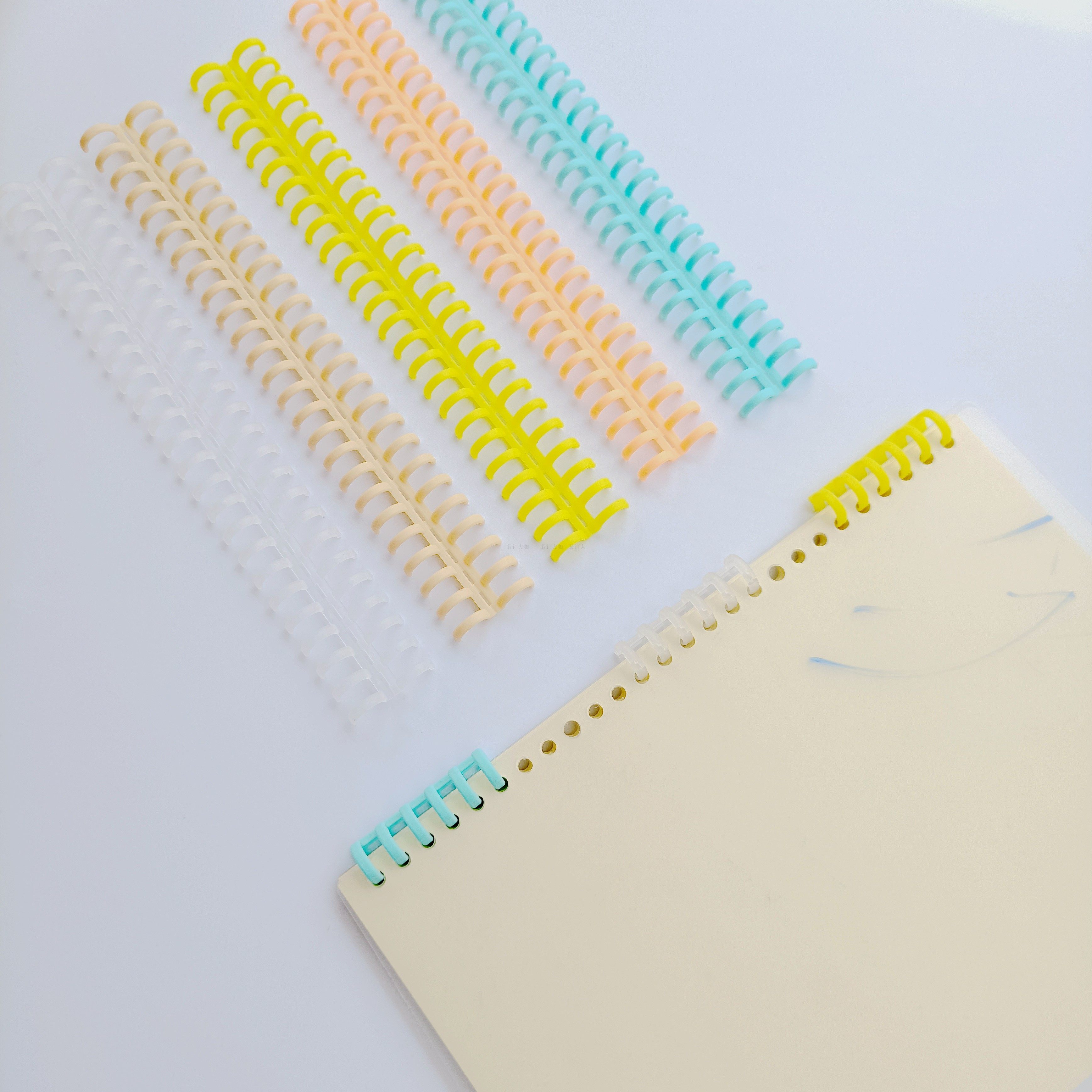 活页装订大咖多孔适用30孔塑料彩色随机20条装订耗材