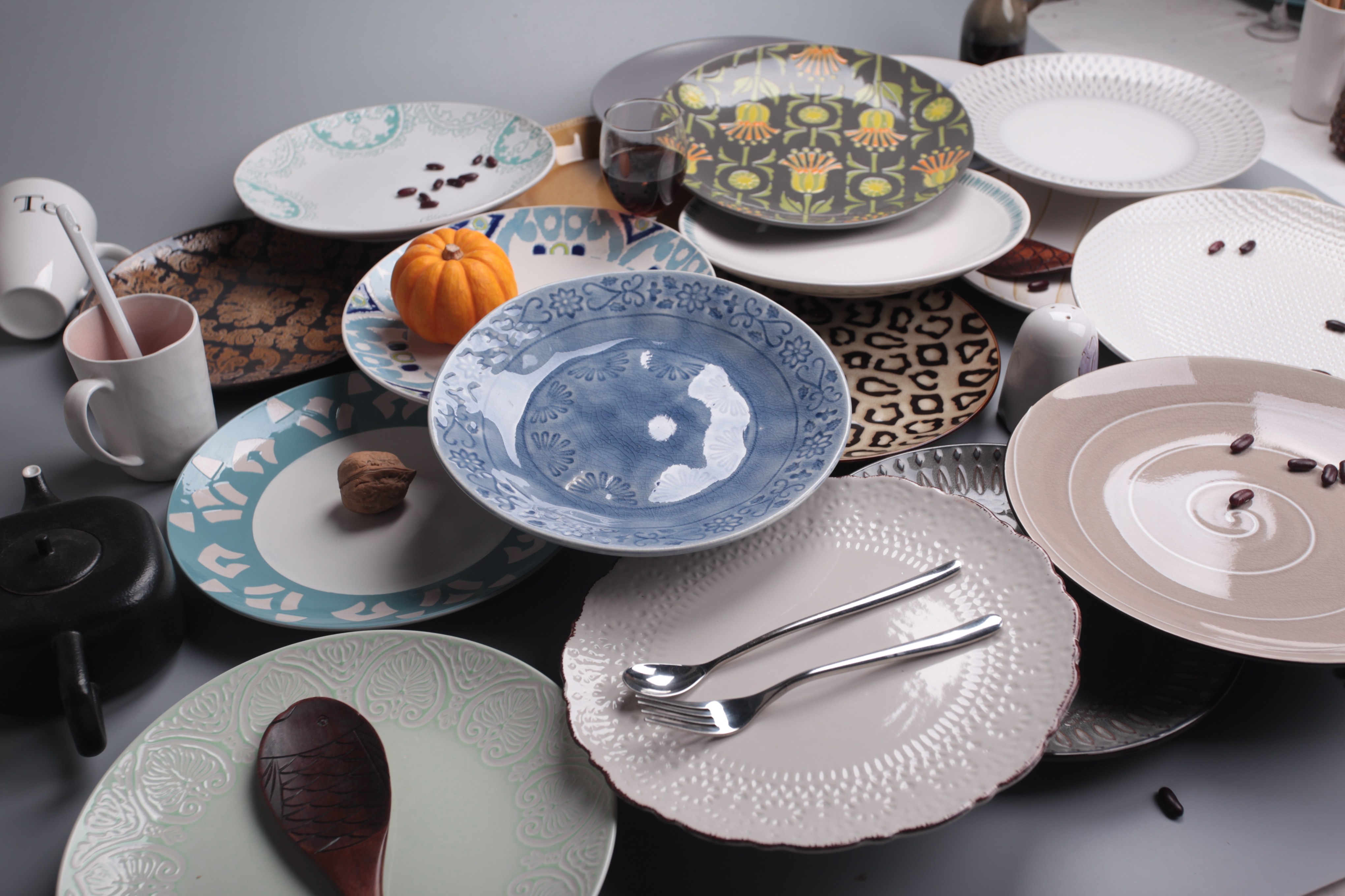 浮雕陶瓷盘子西式餐具10寸大盘子创意餐厅圆盘日韩家用手绘水果盘