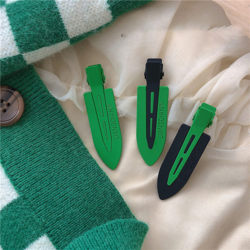 高级感绿色系无痕发卡金属磨砂拼色字母鸭嘴旅行发卡